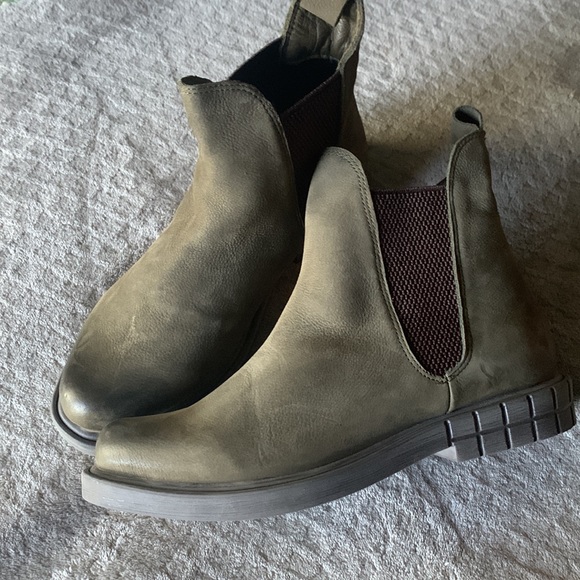 NWOT Bueno Oak Chelsea Boots in Olive Green NWOT Women’s 5.5-6 - Picture 3 of 4
